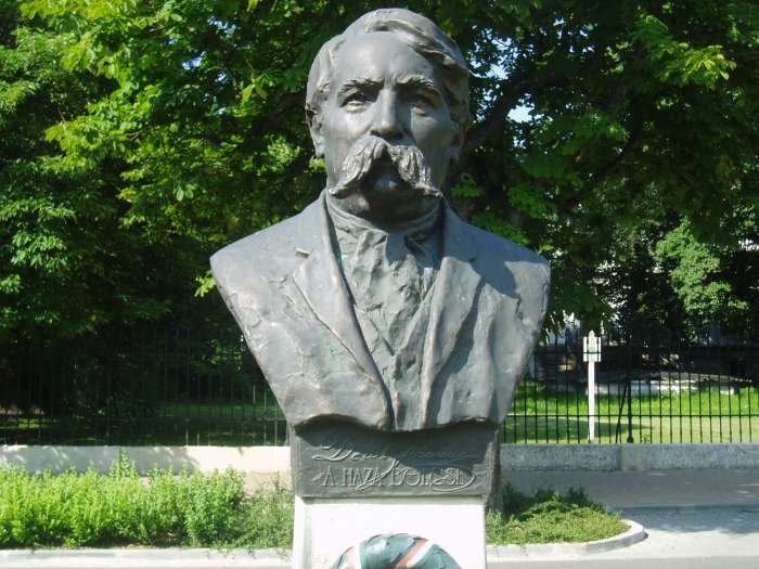 Sopron, Deák tér. Deák Ferenc szobra.jpg Sopron, Deák tér. Deák Ferenc szobra.jpg